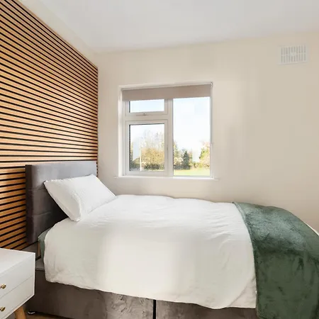 The Manor 4 Bedrooms Sleeps 7 * Maynooth