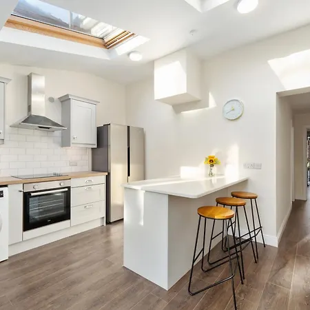 The Manor 4 Bedrooms Sleeps 7 Holiday home